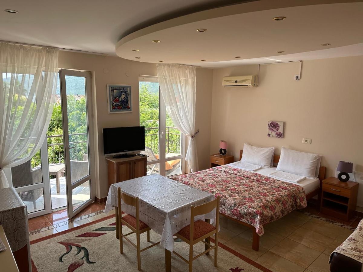 تْشيرسيك نوفي Villa Alla Bed And Breakfast المظهر الخارجي الصورة